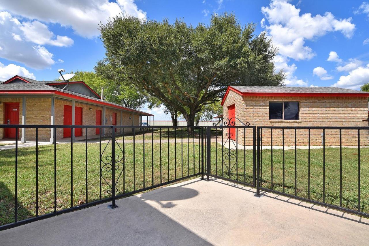 Americas Best Value Inn Lockhart Tx Zewnętrze zdjęcie